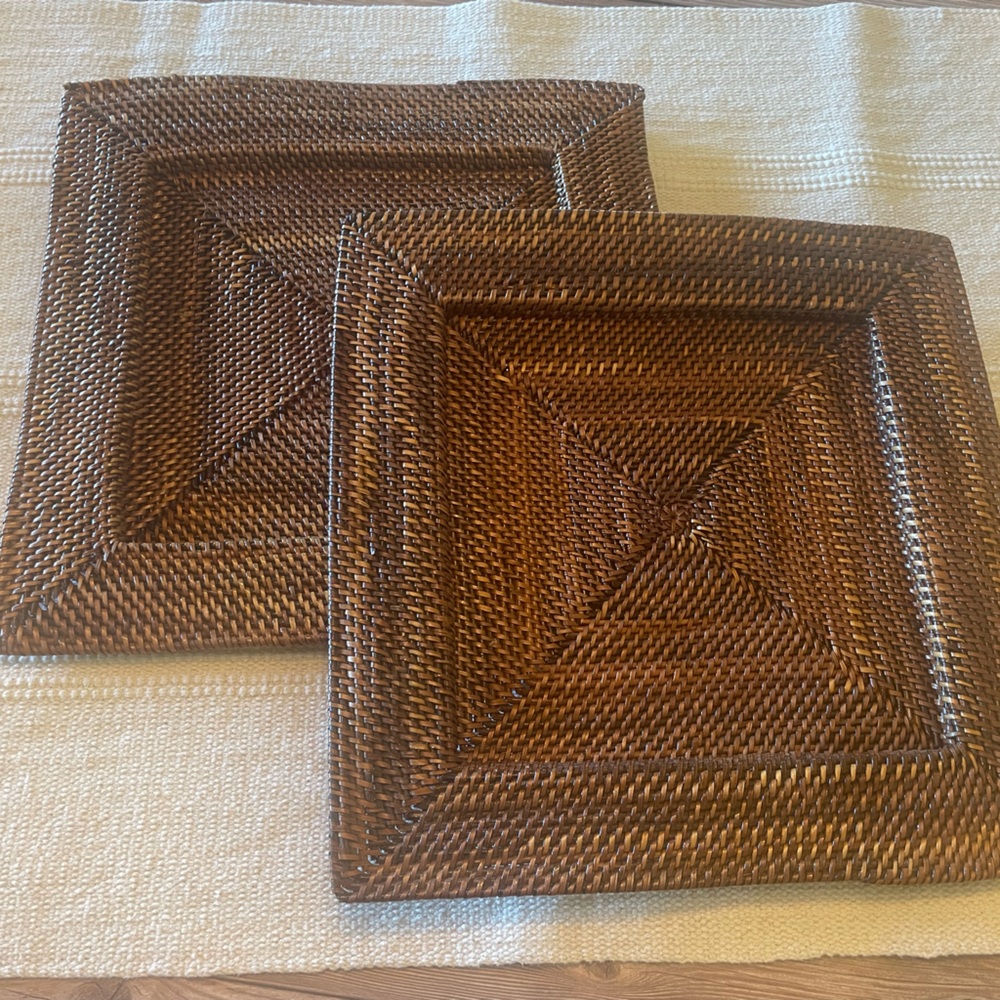 Williams Sonoma Hand-Woven Rattan Chargers • Linen Napkins & Napkin Rings - Picture 4 of 12